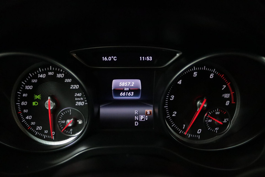 Mercedes-Benz CLA-Klasse 180 Business Solution AMG Upgrade Edition Automaat (NAVIGATIE, CAMERA, STOELV, CRUISE, NL-AUTO)