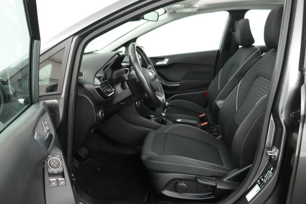 Ford Fiesta 1.0 EcoBoost Titanium | Panoramadak | Adaptive Cruise | Bang & Olufsen | Camera | Navigatie | Camera | DAB+ | PDC