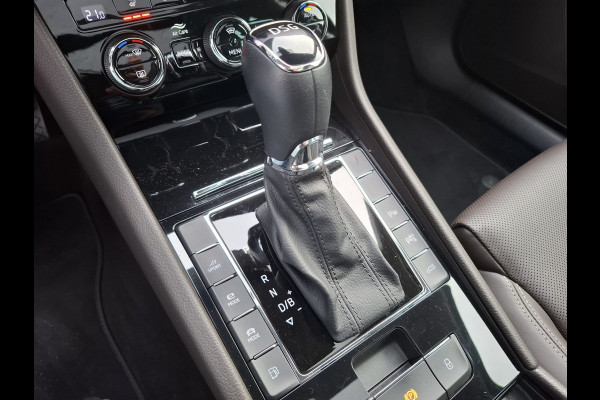 Škoda Superb Combi 1.4 TSI iV Laurin & Klement Plug in Hybrid PHEV | Panodak | Lederen Sportstoelen Memory & Massage | Adaptive Cruise | Crystal LED | Canton Audio | Stoelverwarming & Ventilatie | Apple Carplay |