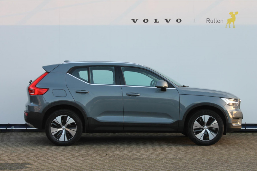 Volvo XC40 T4 211PK Automaat Recharge Inscription Expression Navigatie / Parkeersensoren voor en achter met parkeercamera achter / Keyless Entry / Stuurwielverwarming / Standkachel