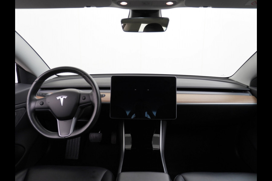 Tesla Model 3 SR+ 325PK AutoPilot Leer PanoDak Adaptive cruise 18" Camera's Elektr.-Stuur+Stoelen+Spiegels+Geheugen+Easy-Entry+Verwarmde stoel Ecc Navigatiesysteem full map LED-a+v Koplampspoeiers Comfortstoel(en) ACC Dual-ECC DAB Voorverwarmen interieur via App Keyless via Telefoonsleutel One-Pedal-Drive Origin. NLse auto ! 1e eigenaar