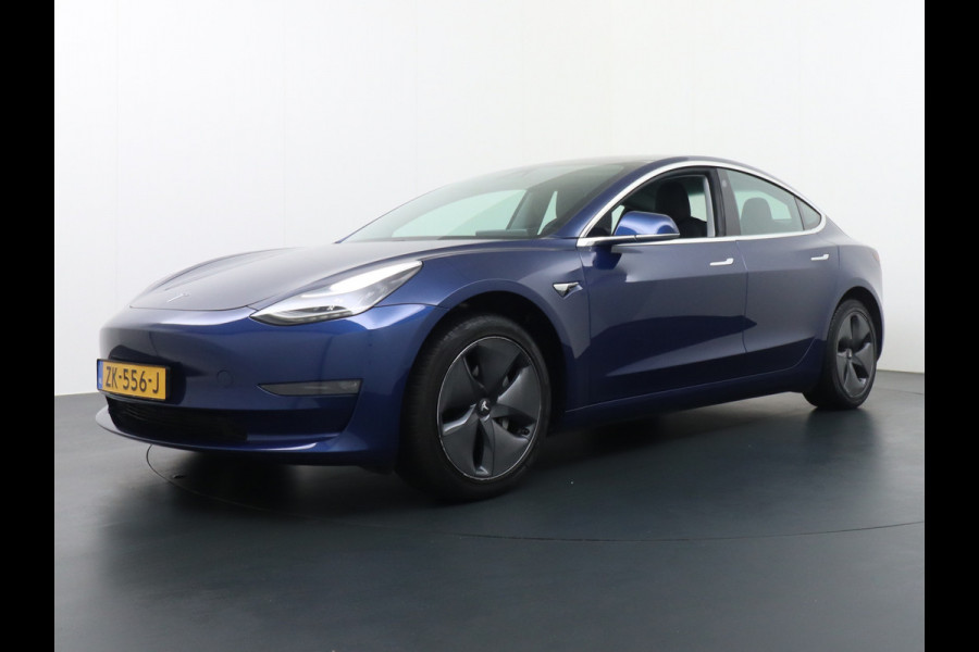 Tesla Model 3 SR+ 325PK AutoPilot Leer PanoDak Adaptive cruise 18" Camera's Elektr.-Stuur+Stoelen+Spiegels+Geheugen+Easy-Entry+Verwarmde stoel Ecc Navigatiesysteem full map LED-a+v Koplampspoeiers Comfortstoel(en) ACC Dual-ECC DAB Voorverwarmen interieur via App Keyless via Telefoonsleutel One-Pedal-Drive Origin. NLse auto ! 1e eigenaar