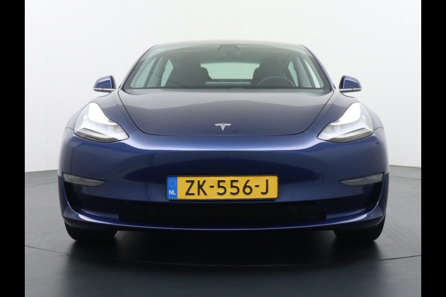 Tesla Model 3 SR+ 325PK AutoPilot Leer PanoDak Adaptive cruise 18" Camera's Elektr.-Stuur+Stoelen+Spiegels+Geheugen+Easy-Entry+Verwarmde stoel Ecc Navigatiesysteem full map LED-a+v Koplampspoeiers Comfortstoel(en) ACC Dual-ECC DAB Voorverwarmen interieur via App Keyless via Telefoonsleutel One-Pedal-Drive Origin. NLse auto ! 1e eigenaar