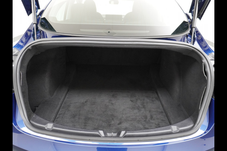 Tesla Model 3 SR+ 325PK AutoPilot Leer PanoDak Adaptive cruise 18" Camera's Elektr.-Stuur+Stoelen+Spiegels+Geheugen+Easy-Entry+Verwarmde stoel Ecc Navigatiesysteem full map LED-a+v Koplampspoeiers Comfortstoel(en) ACC Dual-ECC DAB Voorverwarmen interieur via App Keyless via Telefoonsleutel One-Pedal-Drive Origin. NLse auto ! 1e eigenaar