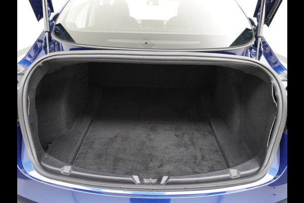 Tesla Model 3 SR+ 325PK AutoPilot Leer PanoDak Adaptive cruise 18" Camera's Elektr.-Stuur+Stoelen+Spiegels+Geheugen+Easy-Entry+Verwarmde stoel Ecc Navigatiesysteem full map LED-a+v Koplampspoeiers Comfortstoel(en) ACC Dual-ECC DAB Voorverwarmen interieur via App Keyless via Telefoonsleutel One-Pedal-Drive Origin. NLse auto ! 1e eigenaar