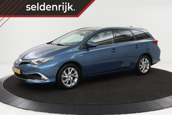 Toyota Auris 1.8 Hybrid Lease Pro | Panoramadak | Camera | Stoelverwarming | Navigatie | Park Assist | Half leder | Full LED | Keyless