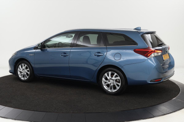 Toyota Auris 1.8 Hybrid Lease Pro | Panoramadak | Camera | Stoelverwarming | Navigatie | Park Assist | Half leder | Full LED | Keyless