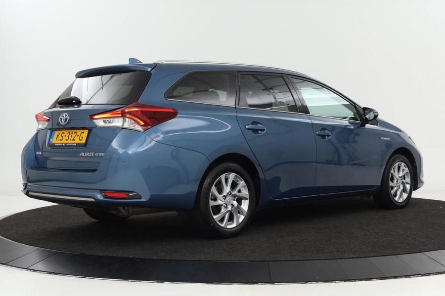 Toyota Auris 1.8 Hybrid Lease Pro | Panoramadak | Camera | Stoelverwarming | Navigatie | Park Assist | Half leder | Full LED | Keyless