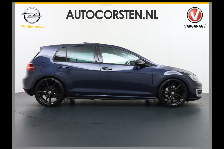 Volkswagen Golf GTE 204pk Navi Leder Xenon Pano-dak Adap.-Cruise Keyless Pdc-A+V Ecc Sportst.+Verw. Led 19''LM DAB Side-Assist 1.4 TSI GTE PHEV  Trekhaak-Wegklp. Licht+Zicht-Pakket Priv.Glass verlaagd in super nette staat 1500kg Trekgewicht! Euro6