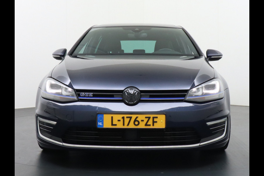 Volkswagen Golf GTE 204pk Navi Leder Xenon Pano-dak Adap.-Cruise Keyless Pdc-A+V Ecc Sportst.+Verw. Led 19''LM DAB Side-Assist 1.4 TSI GTE PHEV  Trekhaak-Wegklp. Licht+Zicht-Pakket Priv.Glass verlaagd in super nette staat 1500kg Trekgewicht! Euro6