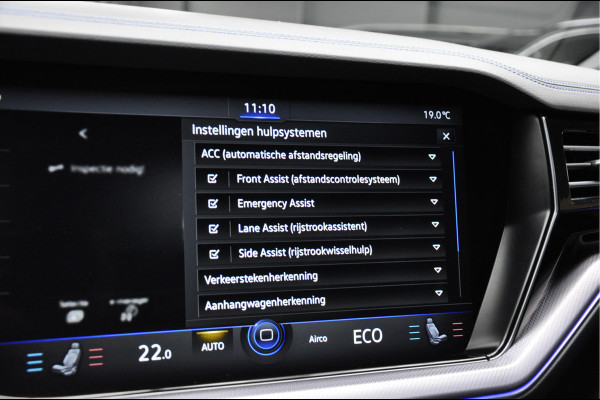 Volkswagen Touareg 3.0 TSi 4M R-line Head-up Luchtvering Dynaudio Stoel ventilatie Trekhaak elektrisch uitklapbaar