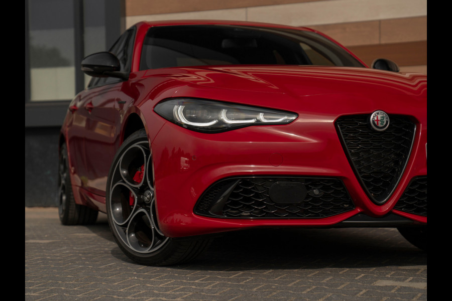 Alfa Romeo Giulia 2.0T 320pk Competizione AWD | MY24 | Harman/Kardon | Carbon spoiler | Adapt. cruise |