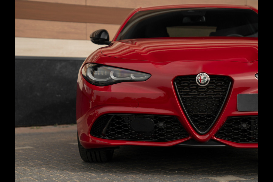 Alfa Romeo Giulia 2.0T 320pk Competizione AWD | MY24 | Harman/Kardon | Carbon spoiler | Adapt. cruise |