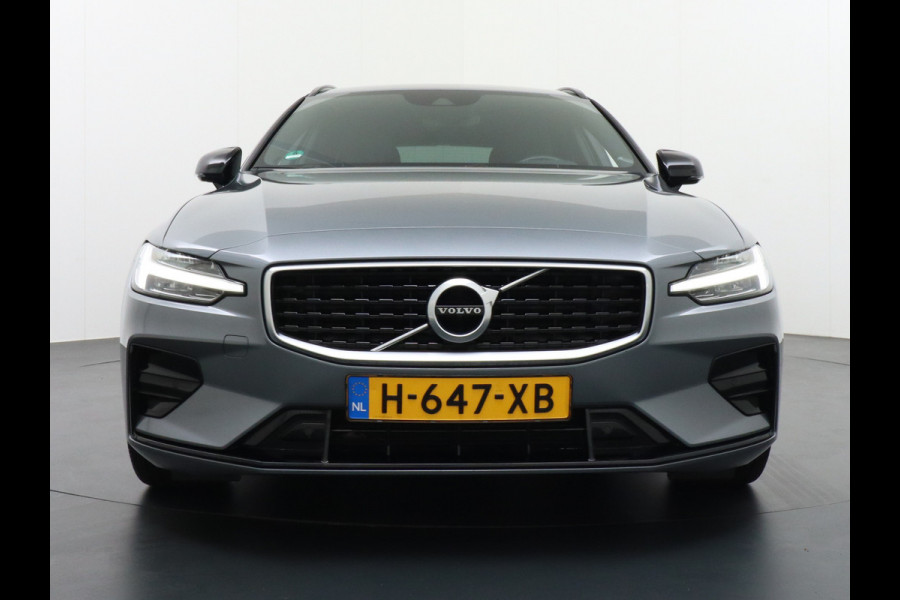 Volvo V60 2.0T4 Aut.8 R-Design Apple Carplay Android-Auto Navi Ecc Trekhaak-Wegklapbaar Best.stoel Elec.geheugen+Verwarmd Bluetooth Led Regen-Licht sensor Lane Assist PDC LMV "19 Verkeersbordherkenning 1ste Eigenaar! 1.800kg Trekgewicht