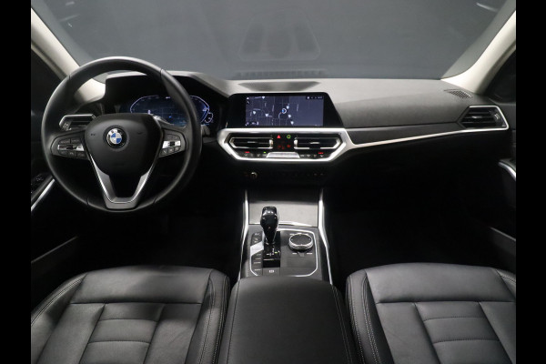 BMW 3-serie 330e eDrive Sport Line [CAMERA, APPLE CARPLAY, ANDROID, VOL LEDER, LED, ADAPTIVE CRUISE, GROOT NAVIGATIE, NIEUWSTAAT]