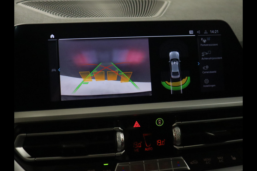 BMW 3-serie 330e eDrive Sport Line [CAMERA, APPLE CARPLAY, ANDROID, VOL LEDER, LED, ADAPTIVE CRUISE, GROOT NAVIGATIE, NIEUWSTAAT]