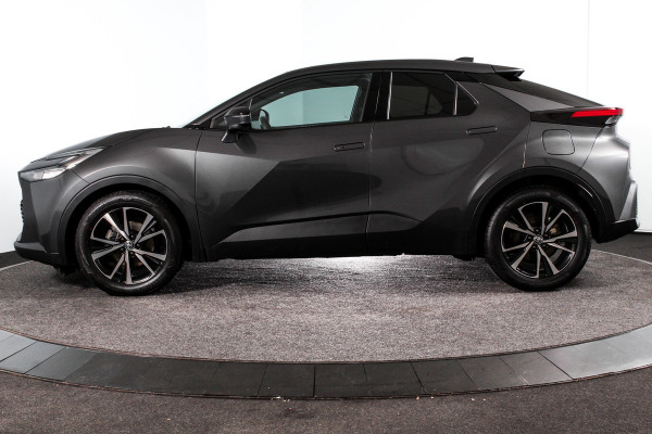 Toyota C-HR 1.8 Hybrid 140 Dynamic | Dig.Cockpit | 12,3" touchscreen | Adapt.Cruise | Stoel + Stuurverwarming | Camera | PDC | NAV + App.Connect | Auto.Airco | DAB | LM 18" | 4068