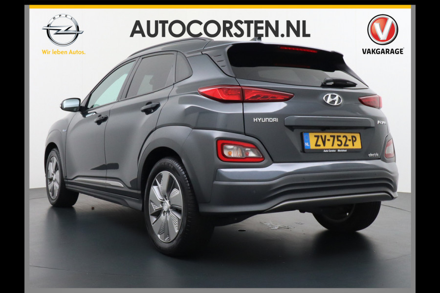 Hyundai Kona EV 64kWh 204pk Apple Carplay Android Auto Leder Navi Camera Head-Up Displ. Led Keyless PDC Elektr.Stoelen+Verwarmd+Ventilatie-koeling ! Adaptive Cruise/Stop&Go DAB Orig.NLse Auto Sterke EV, Enorm Efficient en grote accu! 444km WLTP