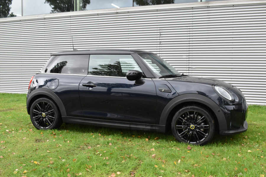 MINI Mini Electric MINI Yours Cooper S 33 kWh Yours Leder - Driving Ass - LED - Stoel + Stuurwiel Verwarmd Zeer complete, stoere auto! 22495,- na subsidie!