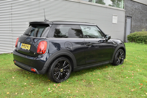 MINI Mini Electric MINI Yours Cooper S 33 kWh Yours Leder - Driving Ass - LED - Stoel + Stuurwiel Verwarmd Zeer complete, stoere auto! 22495,- na subsidie!