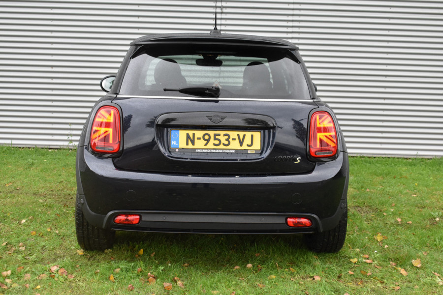 MINI Mini Electric MINI Yours Cooper S 33 kWh Yours Leder - Driving Ass - LED - Stoel + Stuurwiel Verwarmd Zeer complete, stoere auto! 22495,- na subsidie!