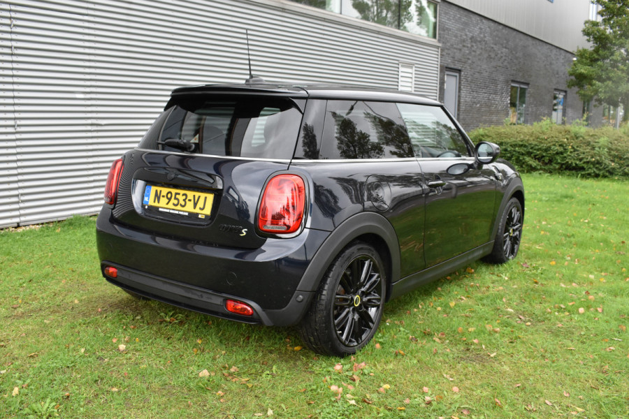 MINI Mini Electric MINI Yours Cooper S 33 kWh Yours Leder - Driving Ass - LED - Stoel + Stuurwiel Verwarmd Zeer complete, stoere auto! 22495,- na subsidie!