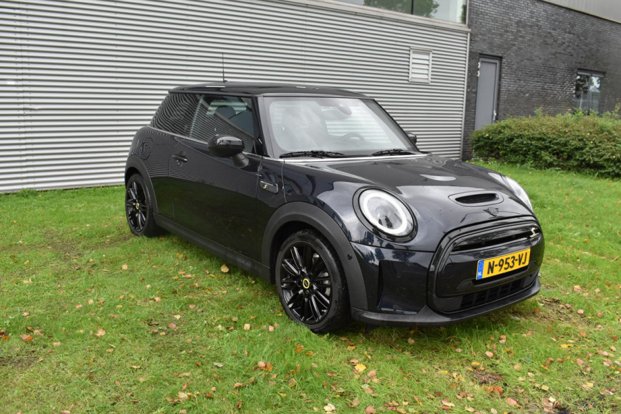 MINI Mini Electric MINI Yours Cooper S 33 kWh Yours Leder - Driving Ass - LED - Stoel + Stuurwiel Verwarmd Zeer complete, stoere auto! 22495,- na subsidie!