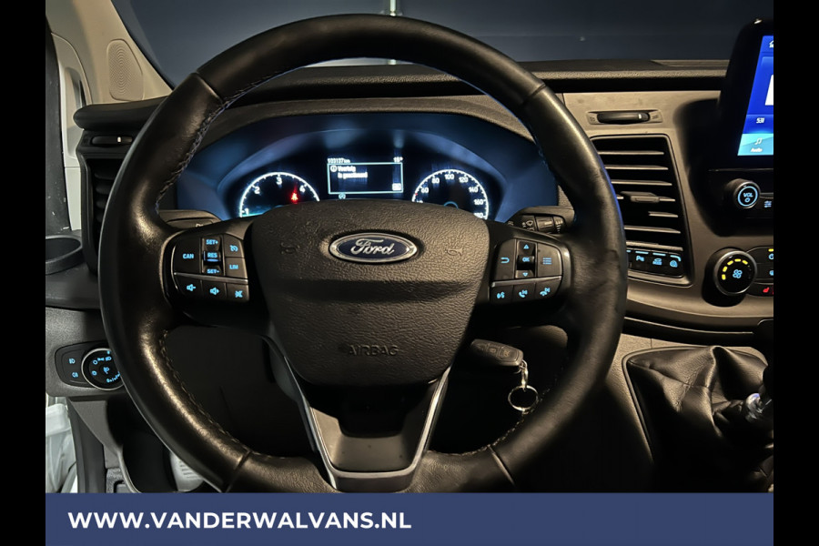 Ford Transit Custom 2.0 TDCI 131pk L1H1 Euro6 Airco | Camera | Navigatie | Apple Carplay LED, Cruisecontrol, 2500kg Trekhaak, Parkeersensoren, Stoelverwarming, Verwarmde voorruit, Dakdragers, Bijrijdersbank, Achterklep