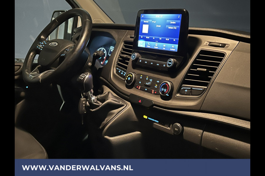 Ford Transit Custom 2.0 TDCI 131pk L1H1 Euro6 Airco | Camera | Navigatie | Apple Carplay LED, Cruisecontrol, 2500kg Trekhaak, Parkeersensoren, Stoelverwarming, Verwarmde voorruit, Dakdragers, Bijrijdersbank, Achterklep