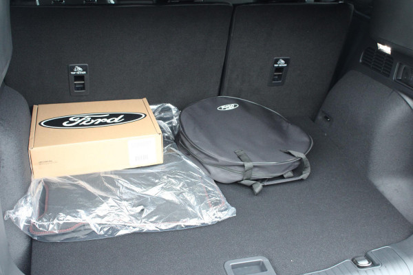 Ford Kuga 2.5 PHEV ST-Line X 243pk | Winterpack | Wegklapbare Trekhaak | Panoramadak | 19 inch |