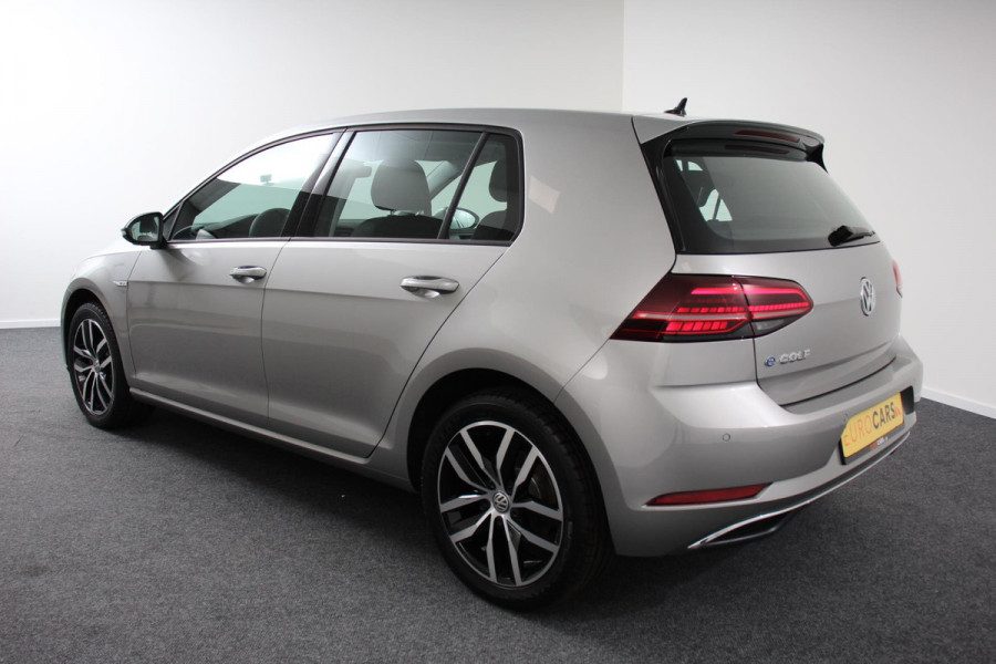 Volkswagen e-Golf e-Golf € 2000,- subsidie particulier mogelijk! | Navigatie | Climate Control | Adaptive Cruise Control | Camera | Parkeer sensoren | 17" Lichtmetalen Velgen  |