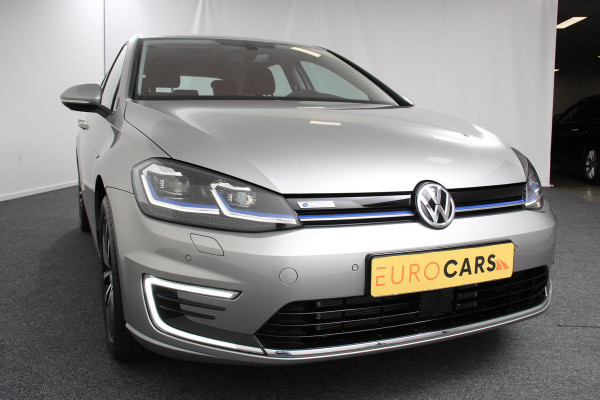 Volkswagen e-Golf e-Golf € 2000,- subsidie particulier mogelijk! | Navigatie | Climate Control | Adaptive Cruise Control | Camera | Parkeer sensoren | 17" Lichtmetalen Velgen  |