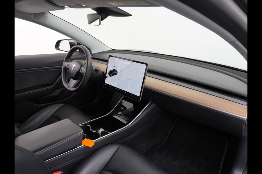 Tesla Model 3 SR+60kWh 325PK AutoPilot FSD.vb Leer PanoDak Adaptive cruise 18" Camera's Elektr.-Stuur+Stoelen+Spiegels+Geheugen+Easy-Entry+Ver Ecc Navigatiesysteem full map LED-a+v Comfortstoel(en) ACC Dual-ECC DAB Voorverwarmen interieur via App Keyless via Telefoonsleutel One-Pedal-Drive Origin. NLse auto !