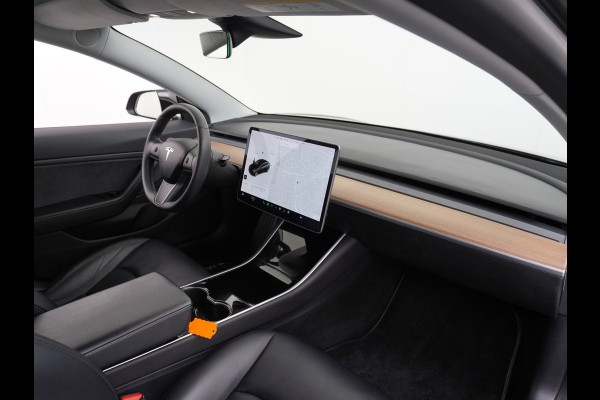 Tesla Model 3 SR+60kWh 325PK AutoPilot FSD.vb Leer PanoDak Adaptive cruise 18" Camera's Elektr.-Stuur+Stoelen+Spiegels+Geheugen+Easy-Entry+Ver Ecc Navigatiesysteem full map LED-a+v Comfortstoel(en) ACC Dual-ECC DAB Voorverwarmen interieur via App Keyless via Telefoonsleutel One-Pedal-Drive Origin. NLse auto !