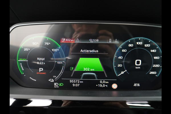 Audi e-tron E-tron 55 Quattro Advanced 95kWh Apple Carplay Android Auto Virtuele buitenspiegels Panorama-dak Adapt.Cruise-Control Navi Ecc L Bang & Olufsen® 4-Zone Airco DAB Matrix-Led Keyless Lmv "20 Bluetooth Tour pakket Niveauregeling