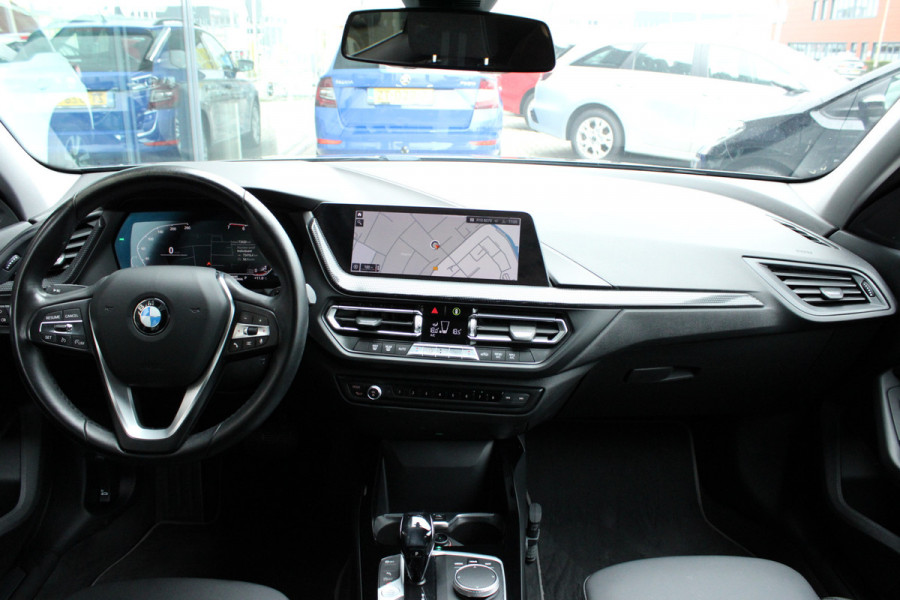 BMW 1-serie 118i Executive Sport NL AUTO | HALF LEDER | SPORTSTOELEN | CARPLAY |