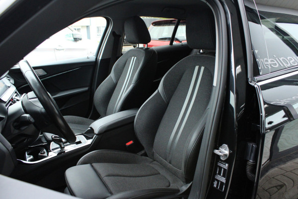 BMW 1-serie 118i Executive Sport NL AUTO | HALF LEDER | SPORTSTOELEN | CARPLAY |