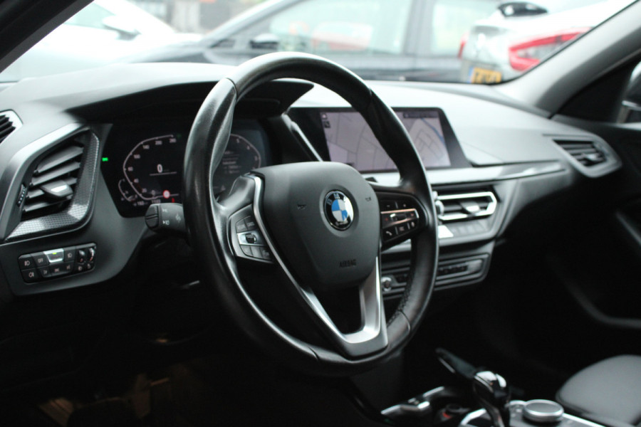 BMW 1-serie 118i Executive Sport NL AUTO | HALF LEDER | SPORTSTOELEN | CARPLAY |