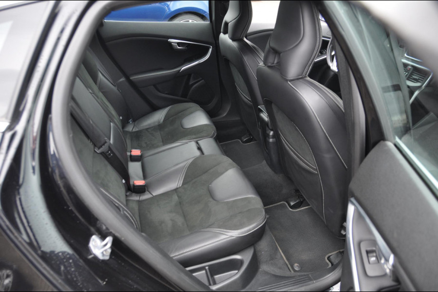 Volvo V40 T3 152PK Automaat R-Design / Cruise Control / Parkeersensoren achter / Bluetooth / navi / Airco / Leder/alcantara bekleding /