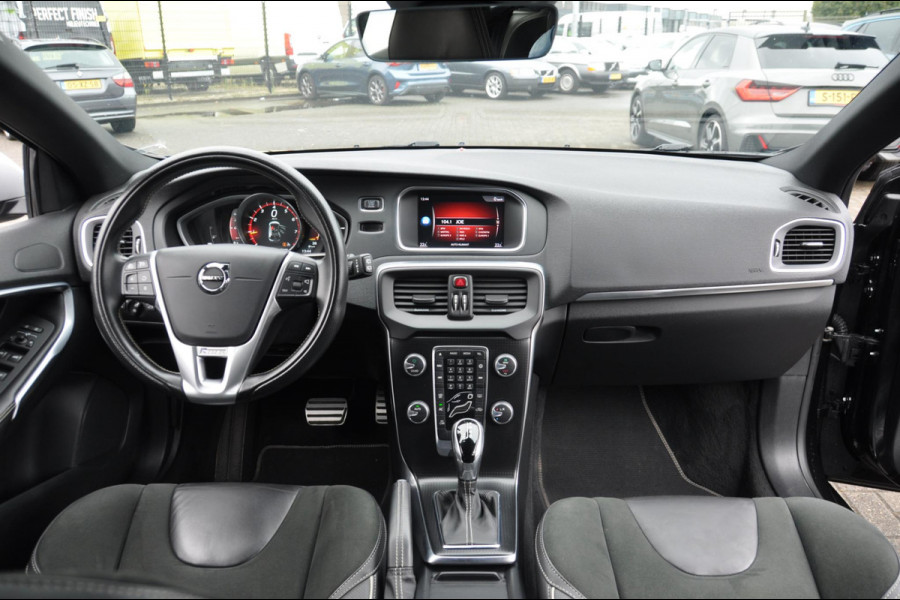 Volvo V40 T3 152PK Automaat R-Design / Cruise Control / Parkeersensoren achter / Bluetooth / navi / Airco / Leder/alcantara bekleding /