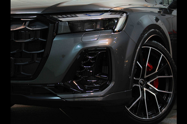 Audi Q7 60 TFSI e Competition | Nieuw! | 360 View | SQ7 Uitlaattips | RS-Stoelen | Panorama | ACC | Laser-LED | B&O Sound | 22'' | Head-Up | Memory | Trekhaak | Keyless-Entry | Stuurwiel verwarming | Stoelverwarming V+A | Autom. Parkeren | Luchtvering | Carplay | Draadloos Laden |