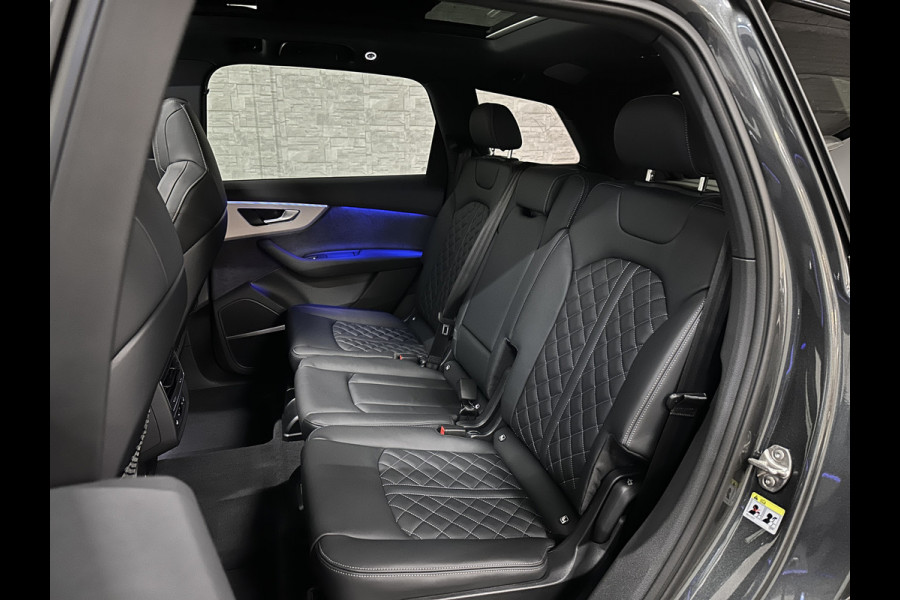 Audi Q7 60 TFSI e Competition | Nieuw! | 360 View | SQ7 Uitlaattips | RS-Stoelen | Panorama | ACC | Laser-LED | B&O Sound | 22'' | Head-Up | Memory | Trekhaak | Keyless-Entry | Stuurwiel verwarming | Stoelverwarming V+A | Autom. Parkeren | Luchtvering | Carplay | Draadloos Laden |