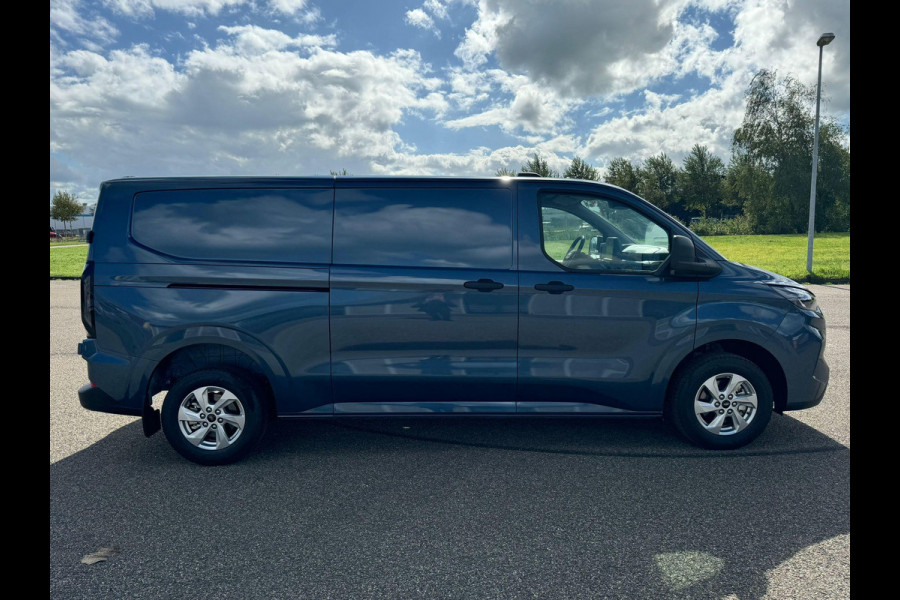 Ford Transit Custom 320 2.0 TDCI L2H1 Trend Automaat 136pk | SCI | Adaptive cruise control | | 8-weg bestuurderstoel + passagiersbank | Stoelverwarming | Dodehoeksensoren | Navigatie | Elektrisch inklapbare spiegels | 16 inch lichtmetalen velgen | Full LED | Dual-zone climate control | LED laadruimteverlichting