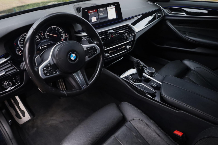 BMW 5 Serie 540i High Executive | M5 | Panorama | 360 cam | Adaptieve Cruise | Sfeerverlichting | Luxe Leder | Stoelkoeling | NAP