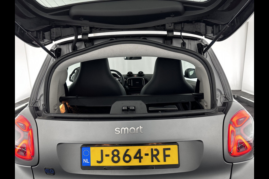 Smart Fortwo EQ Comfort PLUS 18 kWh [ 3-Fase ] Aut. *PANO | FULL-LED | VOLLEDER | NAVI-FULLMAP | CAMERA | BRABUS-WHEELS | AMBIENT-LIGHT | AIRCO | PDC | CRUISE | DAB | APP.CONNECT | COMFORT-SEATS | 16''ALU*