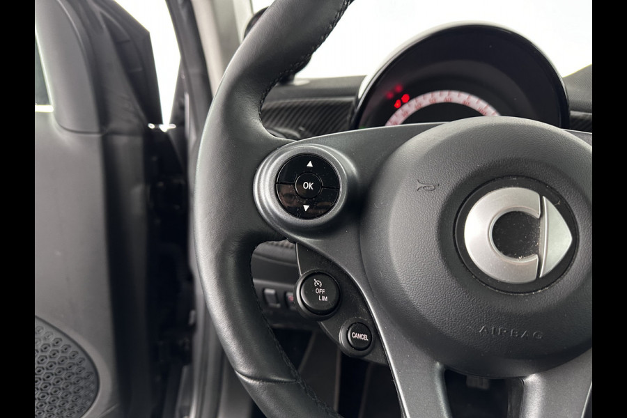 Smart Fortwo EQ Comfort PLUS 18 kWh [ 3-Fase ] Aut. *PANO | FULL-LED | VOLLEDER | NAVI-FULLMAP | CAMERA | BRABUS-WHEELS | AMBIENT-LIGHT | AIRCO | PDC | CRUISE | DAB | APP.CONNECT | COMFORT-SEATS | 16''ALU*