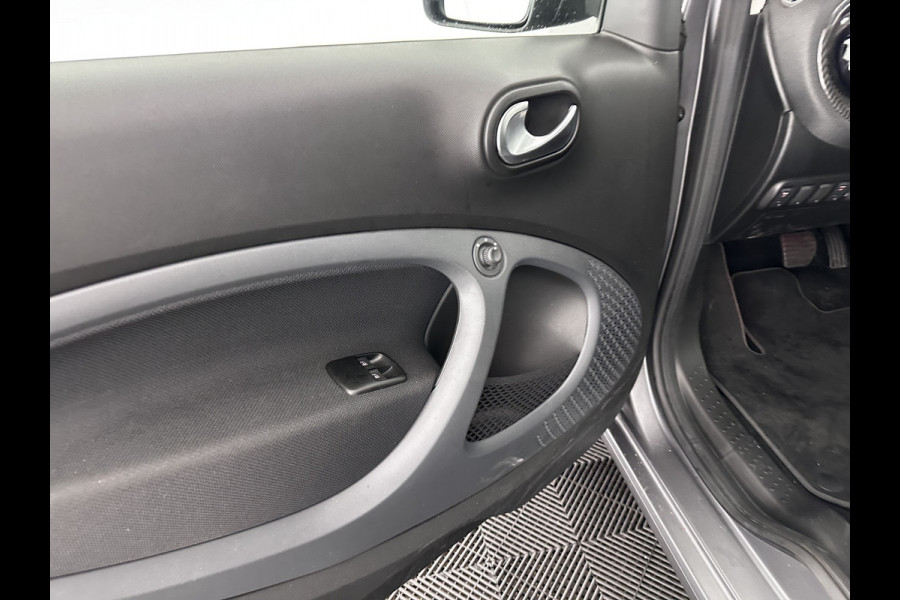 Smart Fortwo EQ Comfort PLUS 18 kWh [ 3-Fase ] Aut. *PANO | FULL-LED | VOLLEDER | NAVI-FULLMAP | CAMERA | BRABUS-WHEELS | AMBIENT-LIGHT | AIRCO | PDC | CRUISE | DAB | APP.CONNECT | COMFORT-SEATS | 16''ALU*