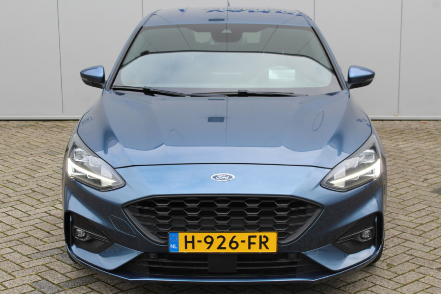 Ford Focus 1.0-125pk EcoBoost ST-Line Business AUTOMAAT ! Gun u het comfort en gemak van deze zeer nette en luxe Ford Focus automaat ! Volautm. airco, LED verl., trekhaak, LM wielen, stoel-, stuur- en voorraamverw., adapt. cruise cntrl, lane assist, camera, B&O soundsyst. etc.