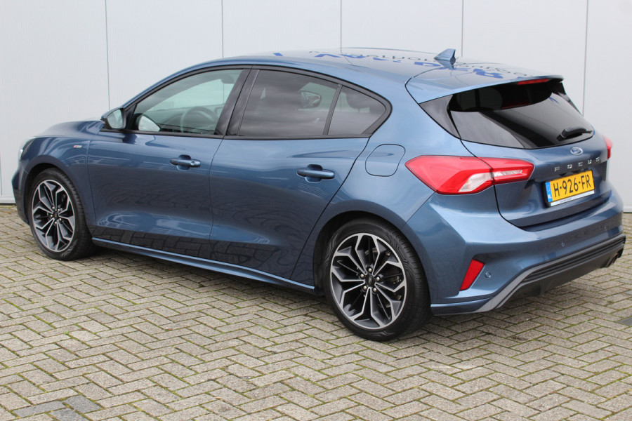 Ford Focus 1.0-125pk EcoBoost ST-Line Business AUTOMAAT ! Gun u het comfort en gemak van deze zeer nette en luxe Ford Focus automaat ! Volautm. airco, LED verl., trekhaak, LM wielen, stoel-, stuur- en voorraamverw., adapt. cruise cntrl, lane assist, camera, B&O soundsyst. etc.