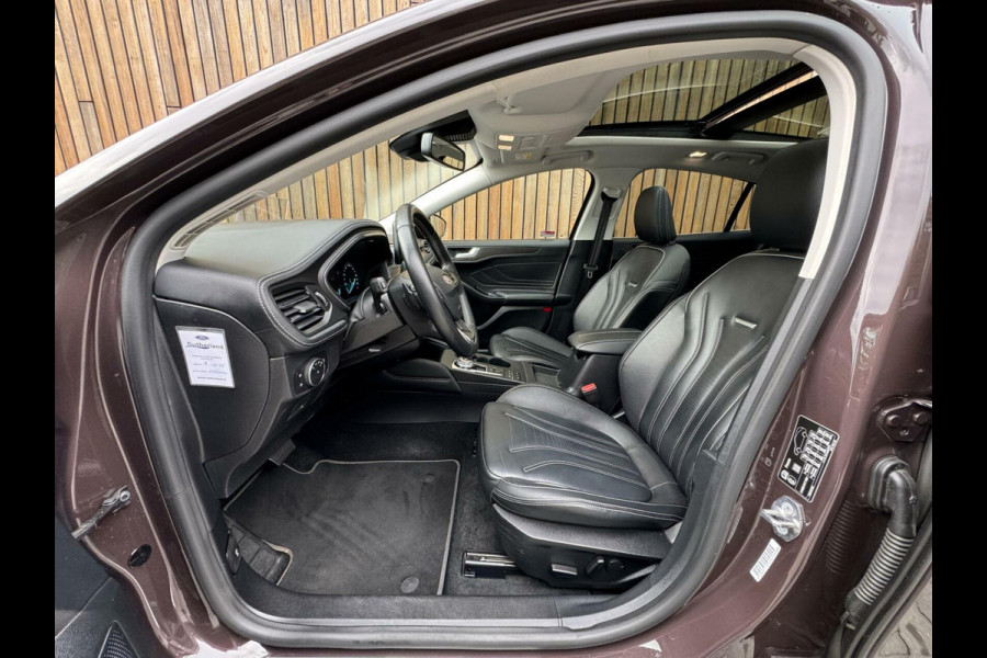 Ford Focus 1.5 EcoBoost Vignale Automaat | Panoramadak | B&O audiosysteem | Trekhaak | Navigatiesysteem | Elektrische bestuurdersstoel | Ad